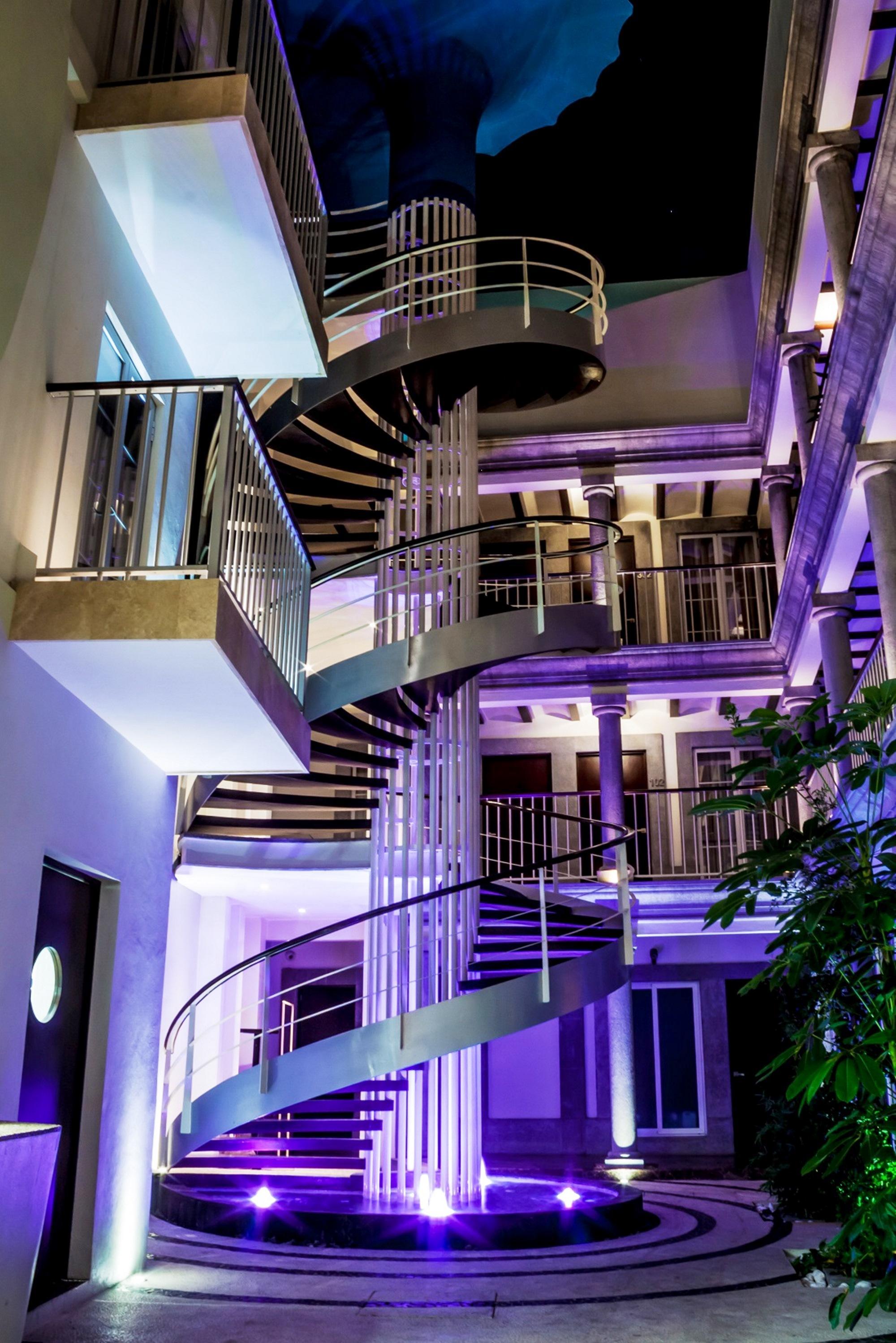 image-housing-carousel