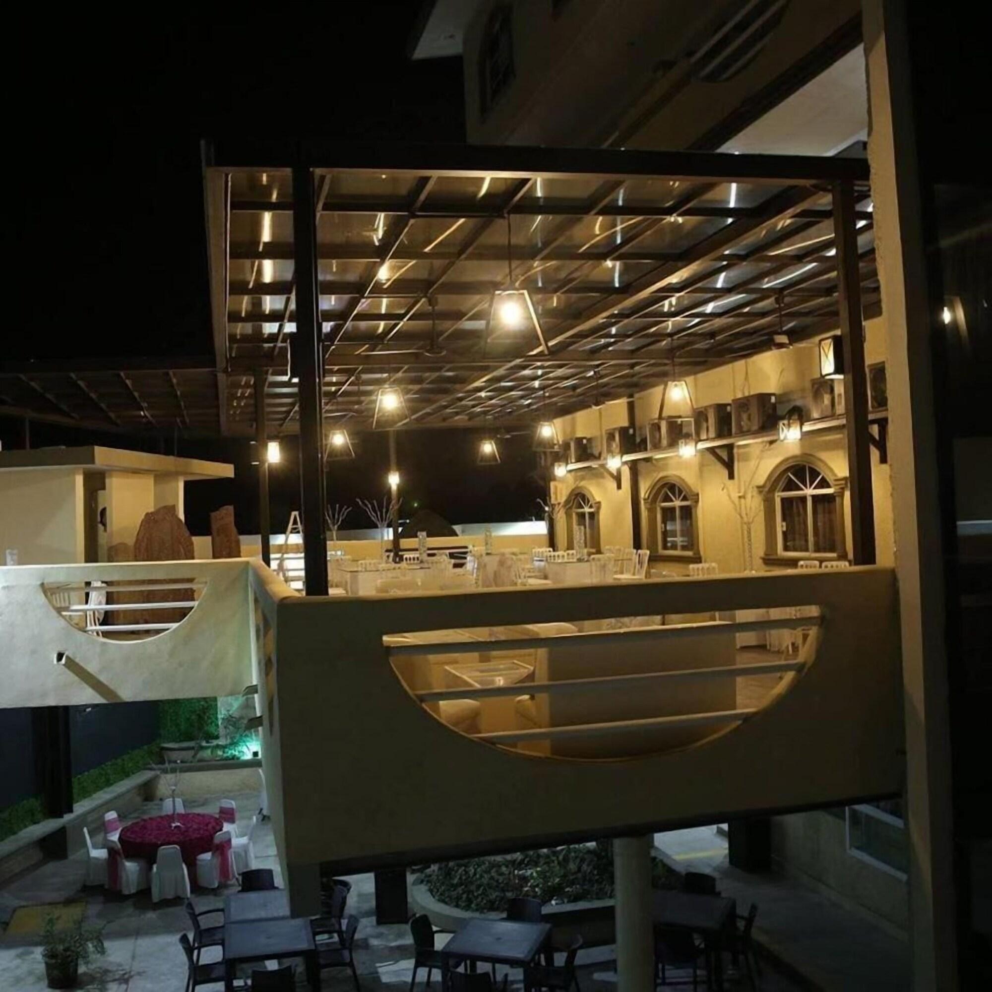 image-housing-carousel