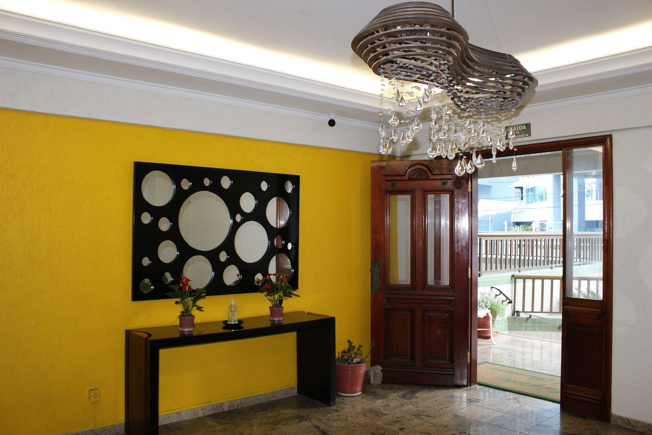 image-housing-carousel