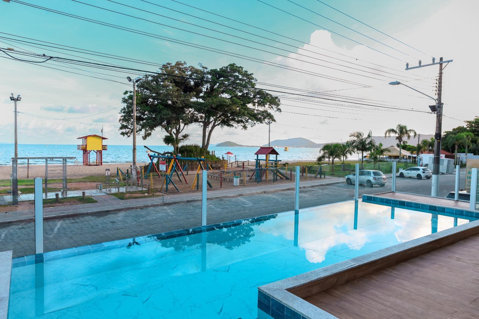 image-housing-carousel