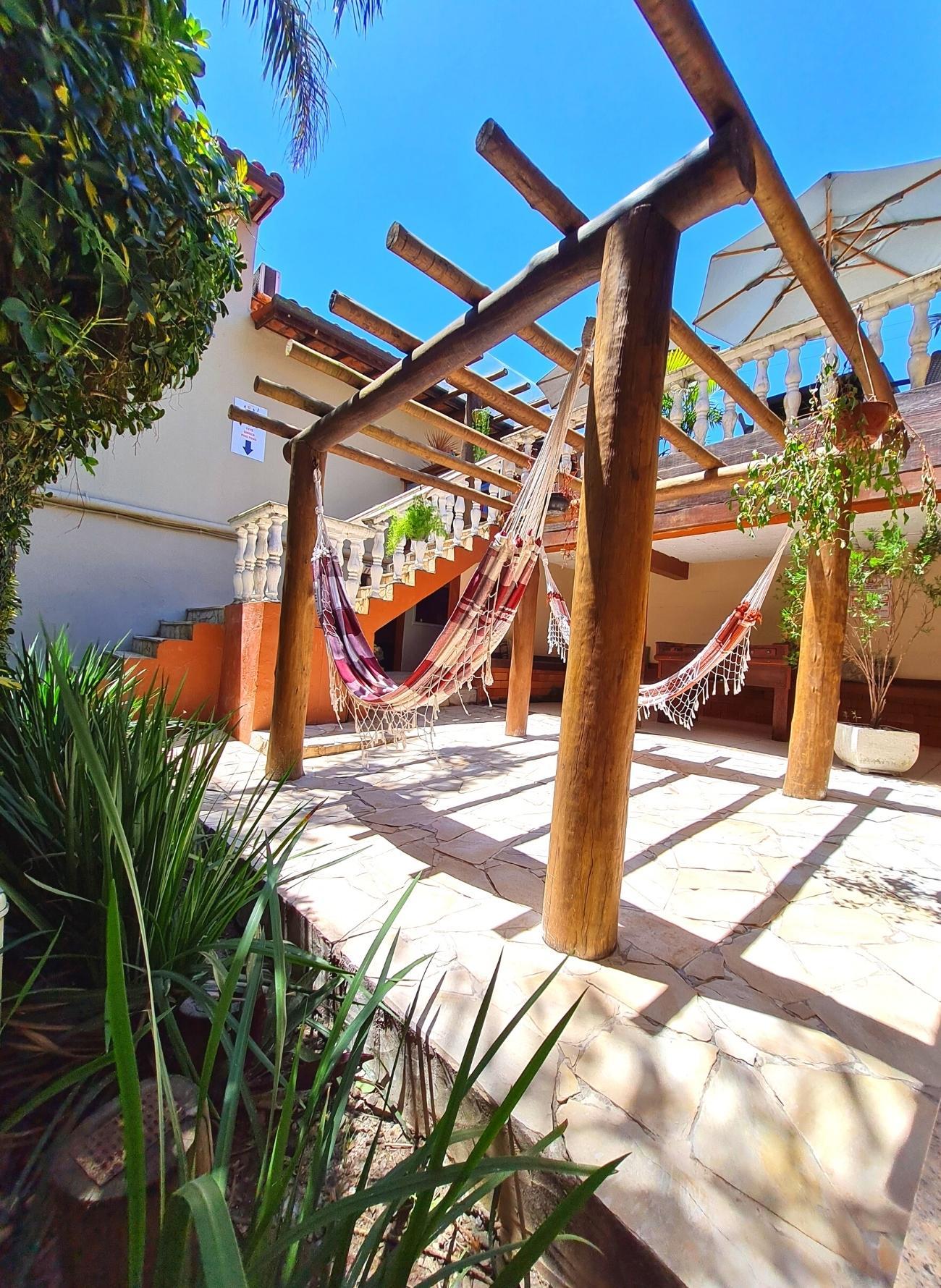 image-housing-carousel
