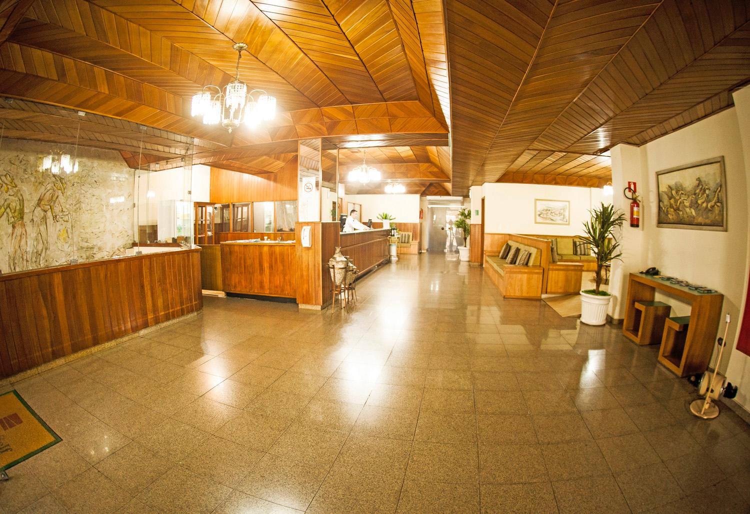 image-housing-carousel