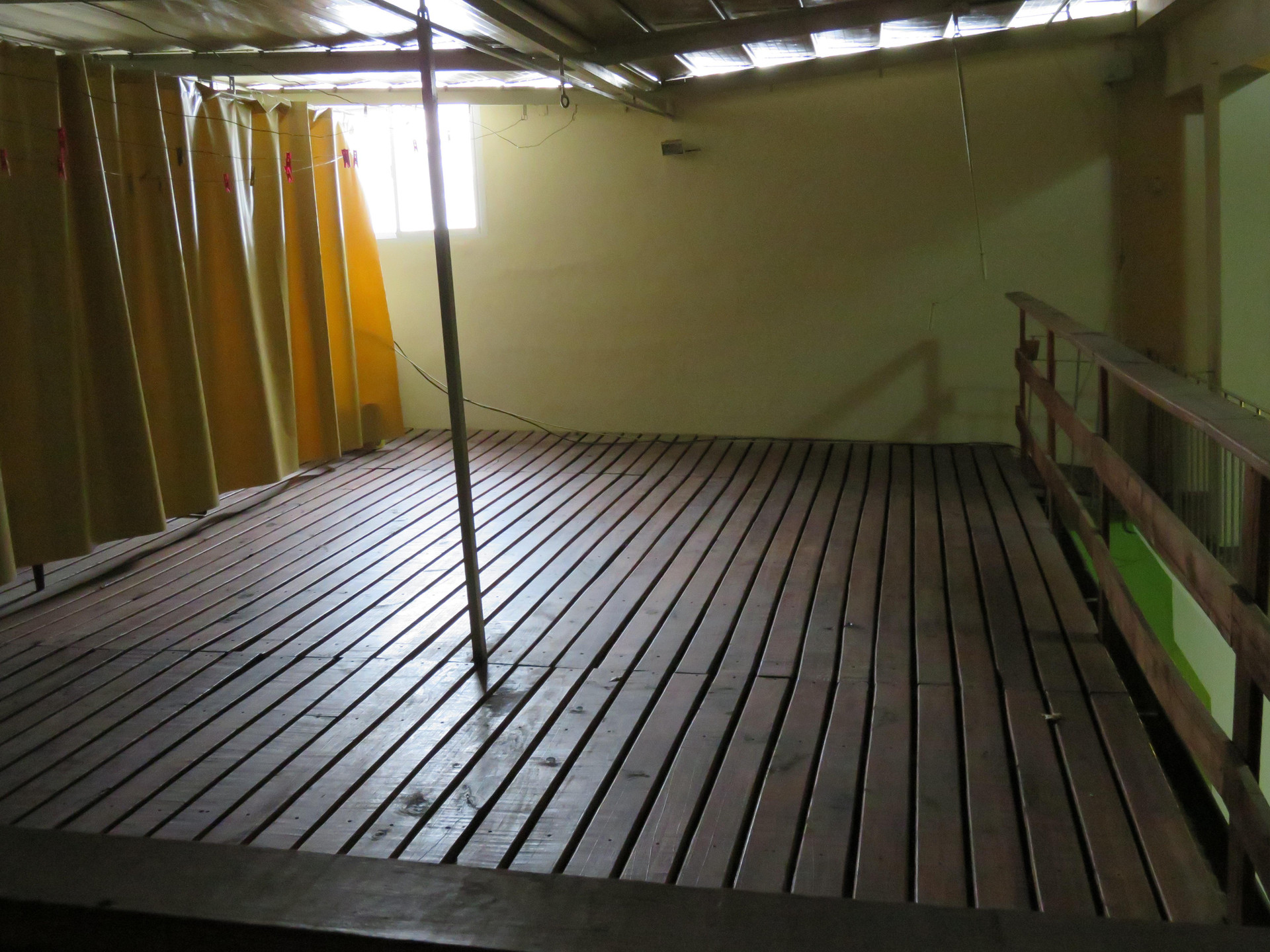 image-housing-carousel