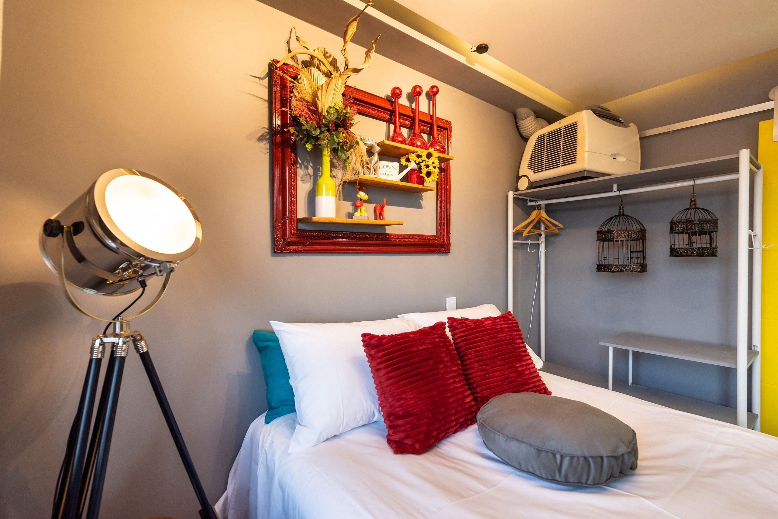 image-housing-carousel