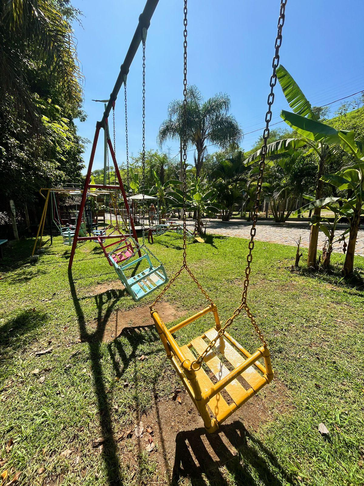 image-housing-carousel