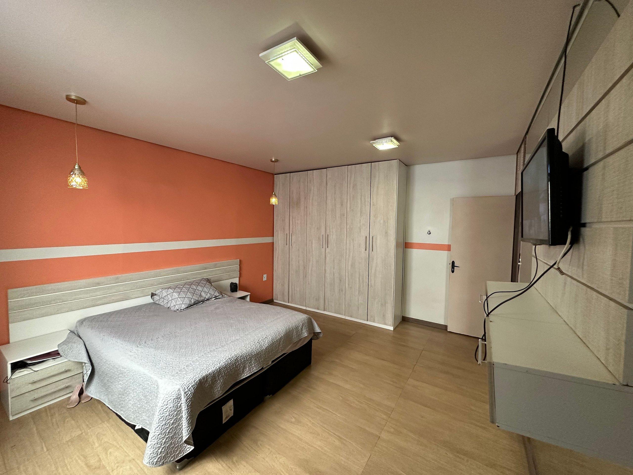 image-housing-carousel