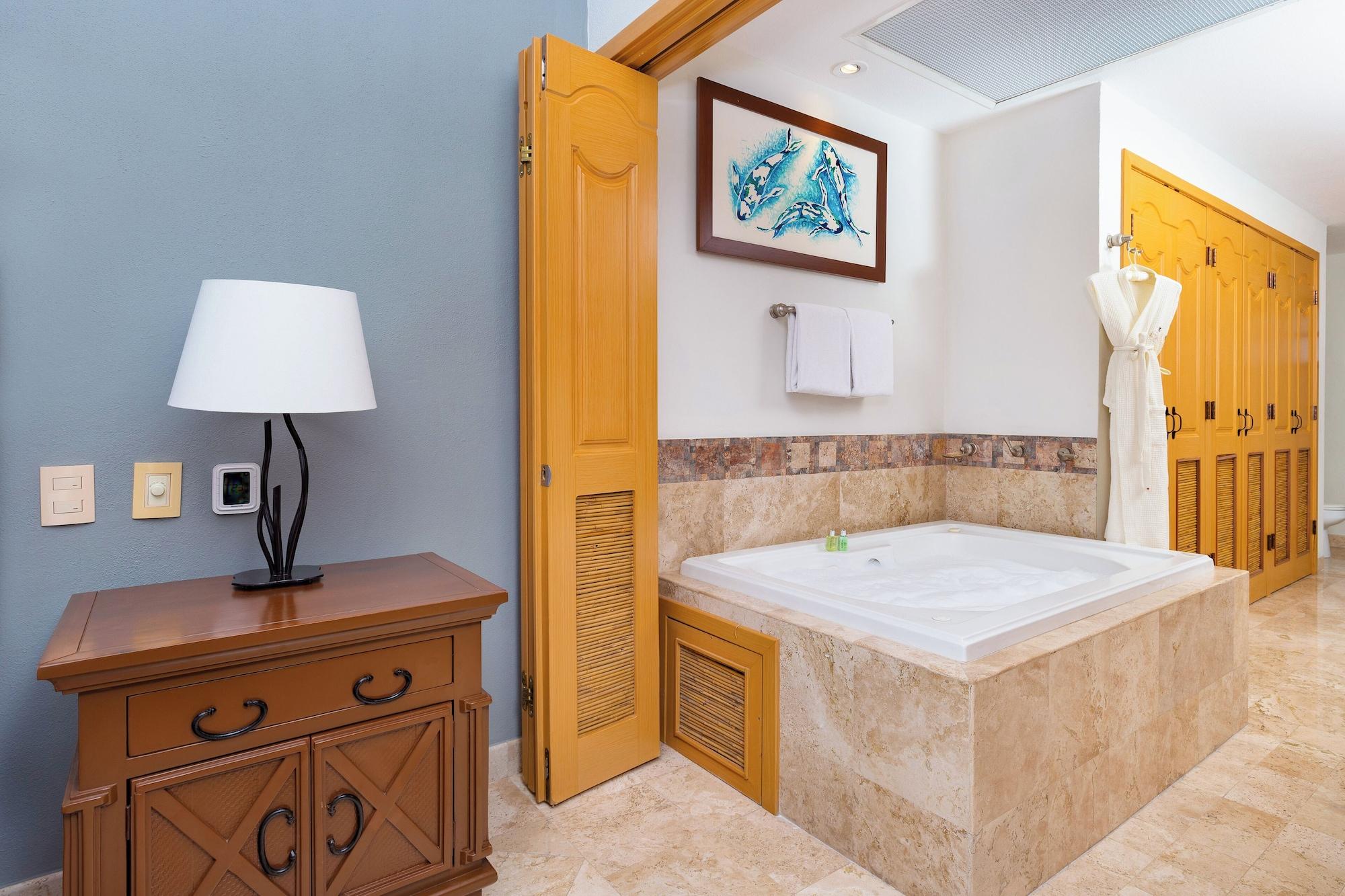 One Bedroom Suite Ocean View