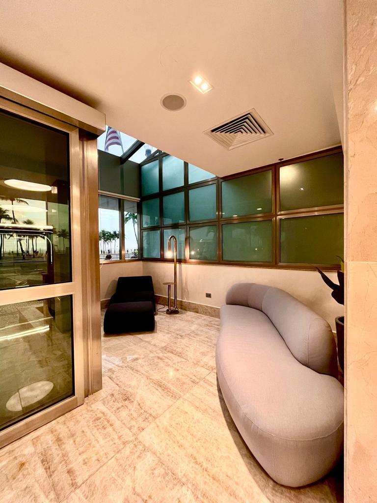 image-housing-carousel