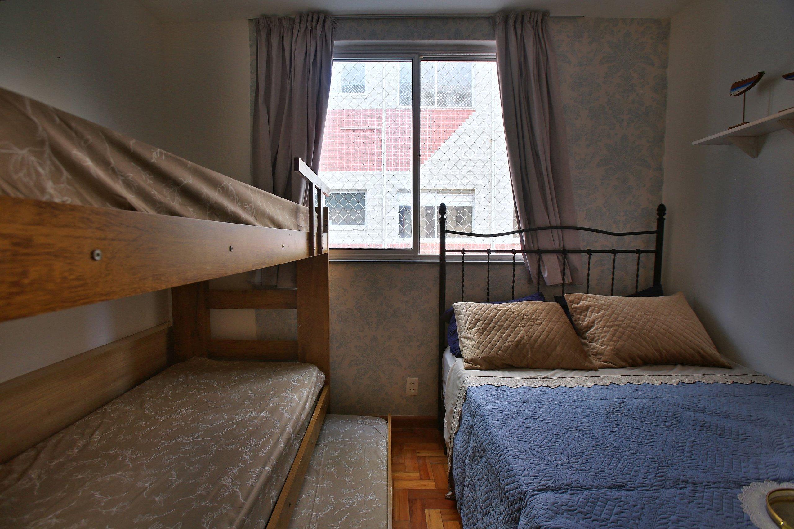 image-housing-carousel