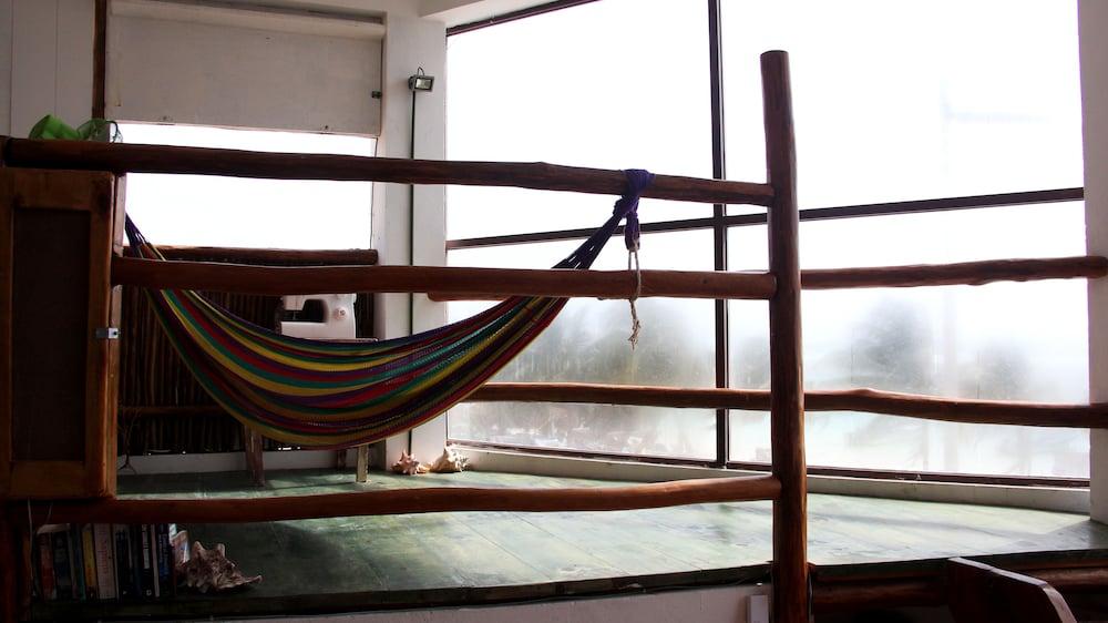 image-housing-carousel