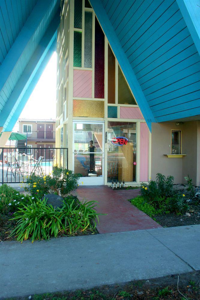 image-housing-carousel