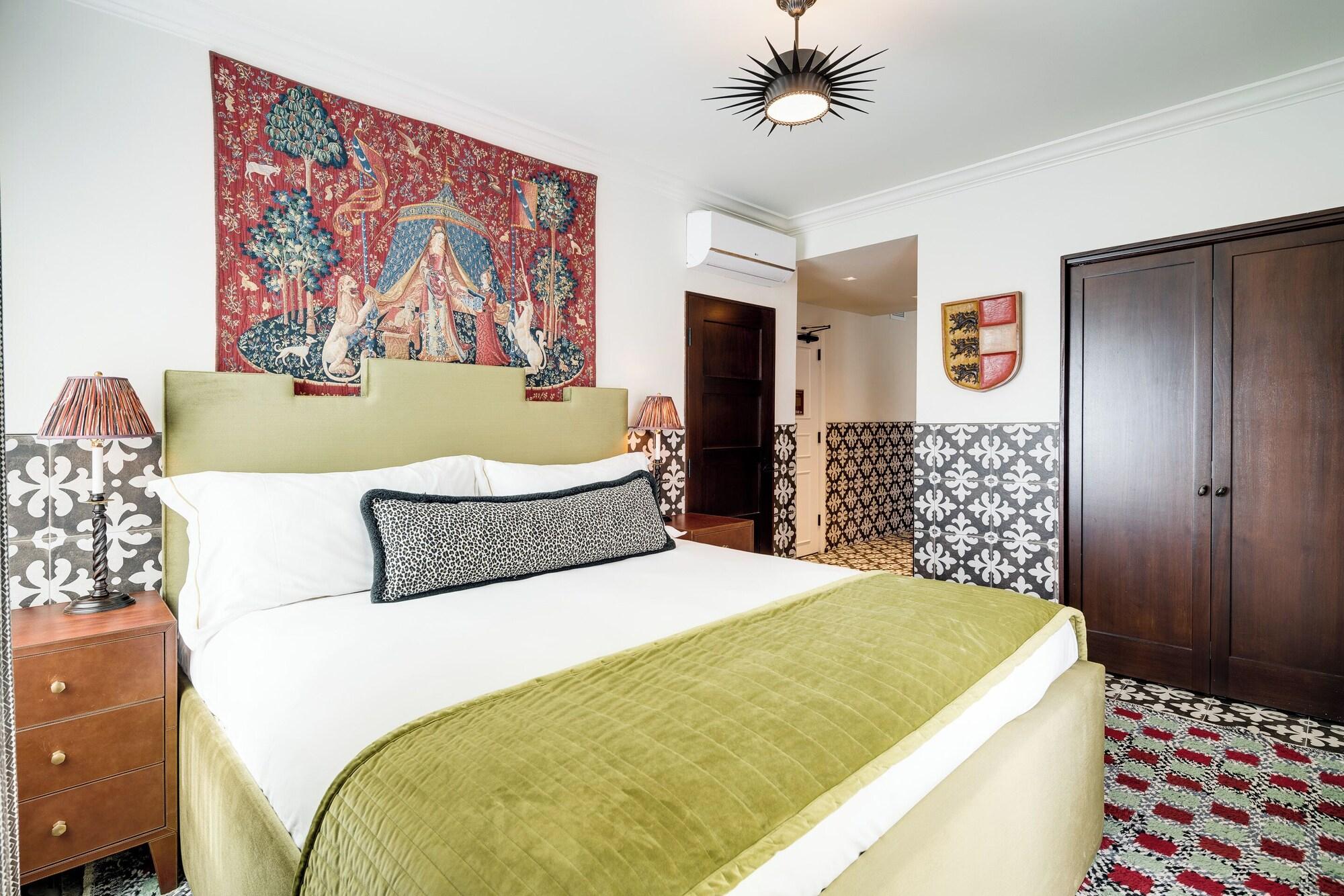 image-housing-carousel