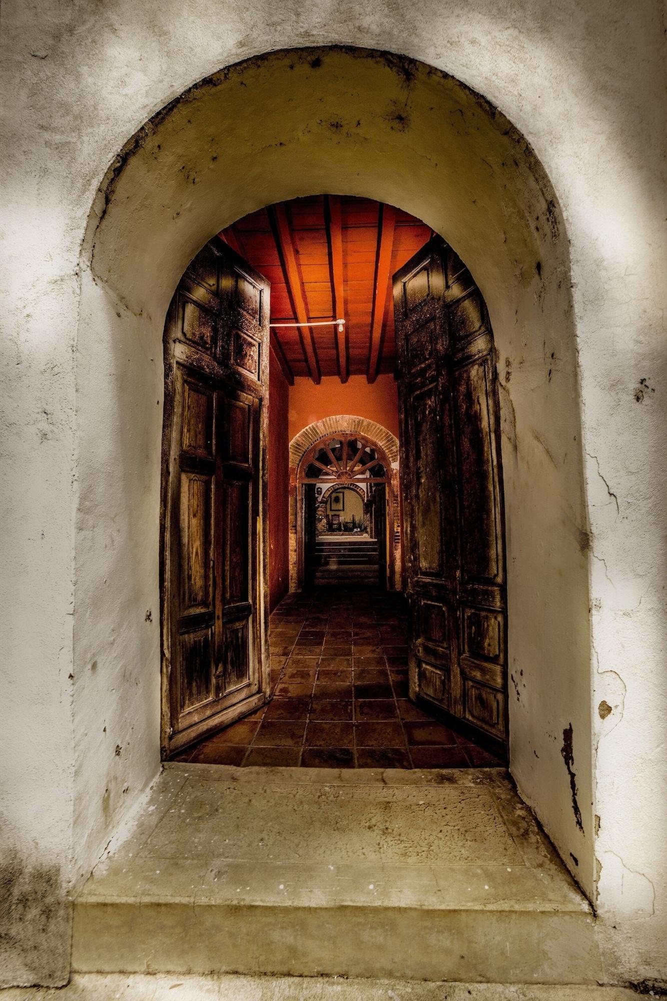 image-housing-carousel