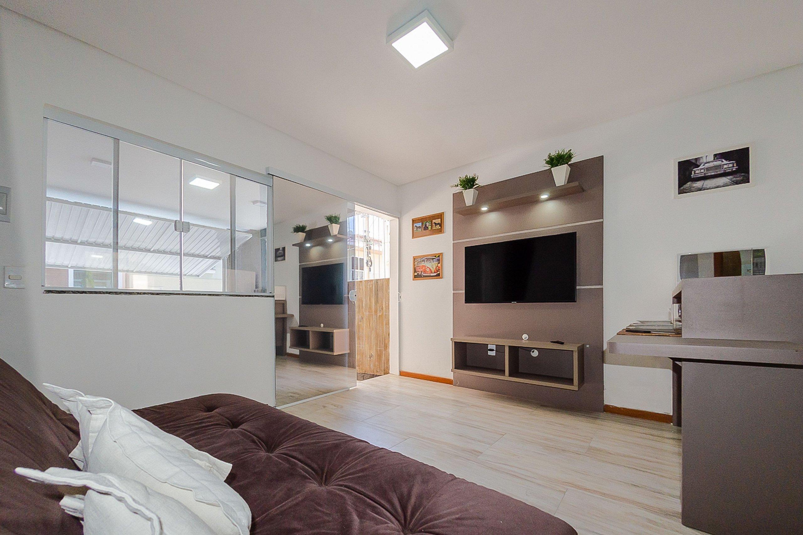 image-housing-carousel
