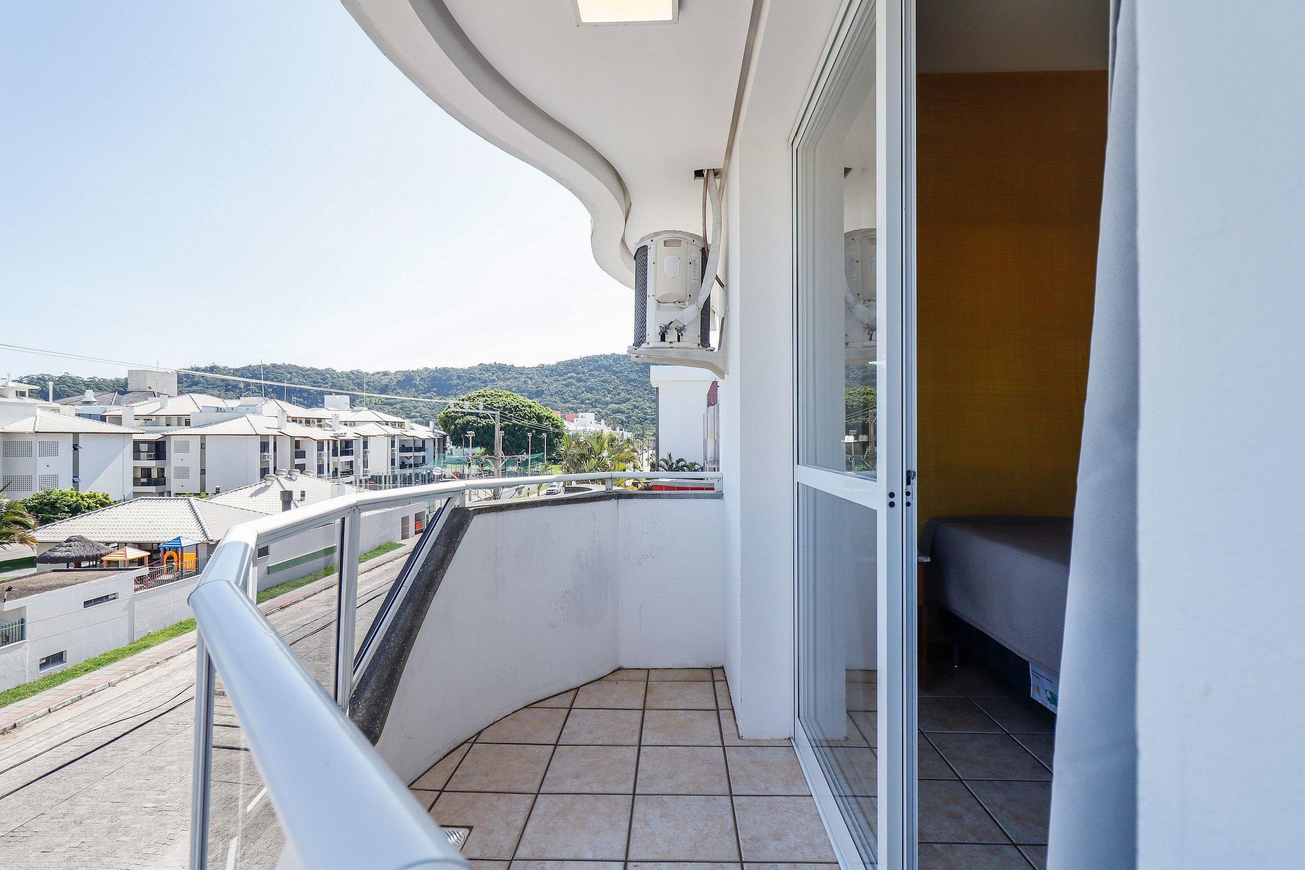 image-housing-carousel
