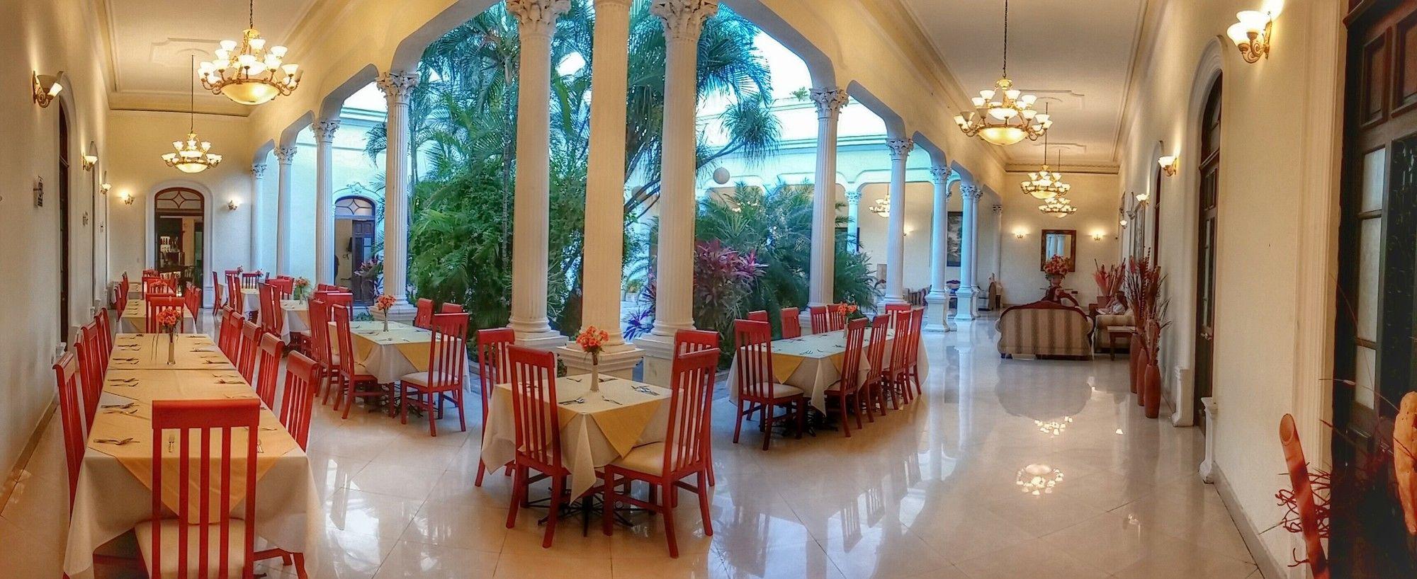 image-housing-carousel