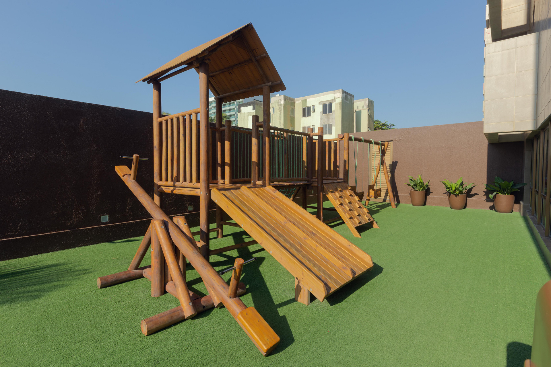 image-housing-carousel