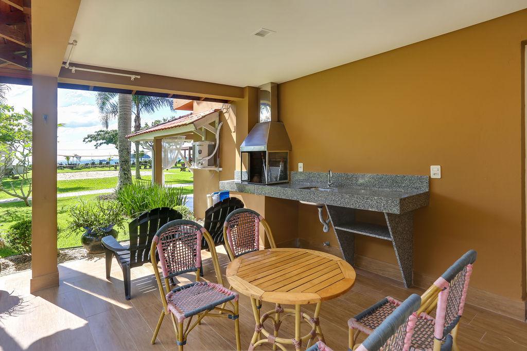 image-housing-carousel