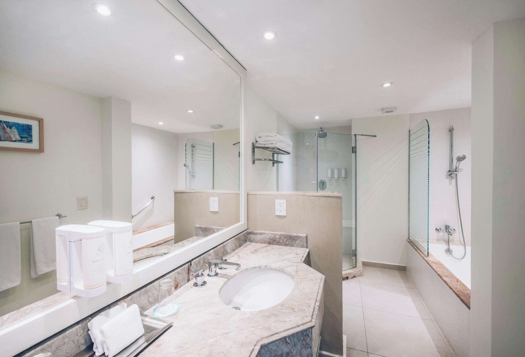 Villa, frente al océano (Swim Out)