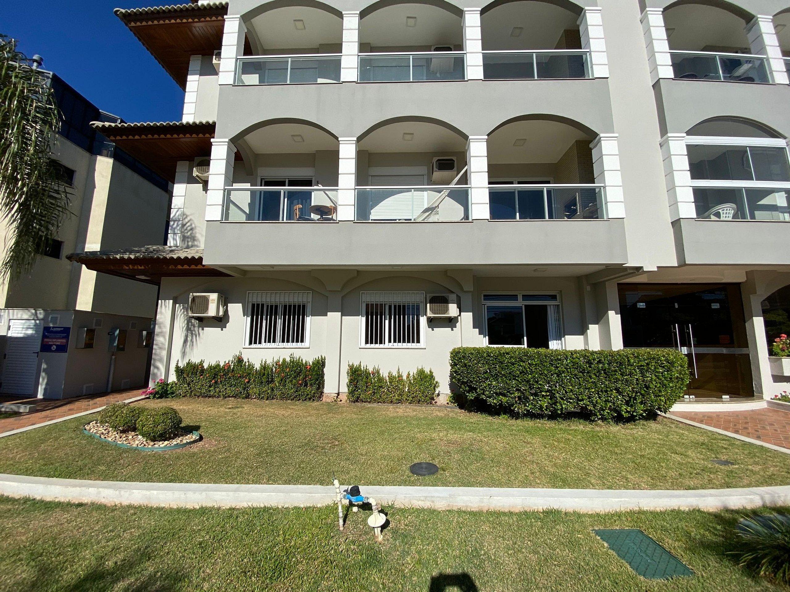 image-housing-carousel