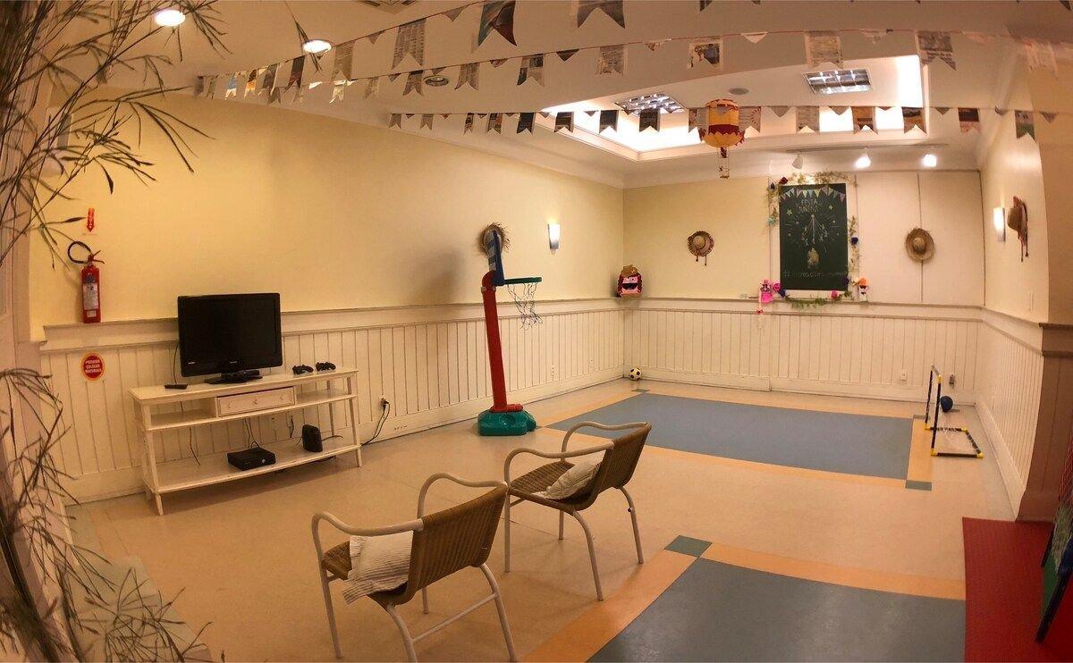 image-housing-carousel