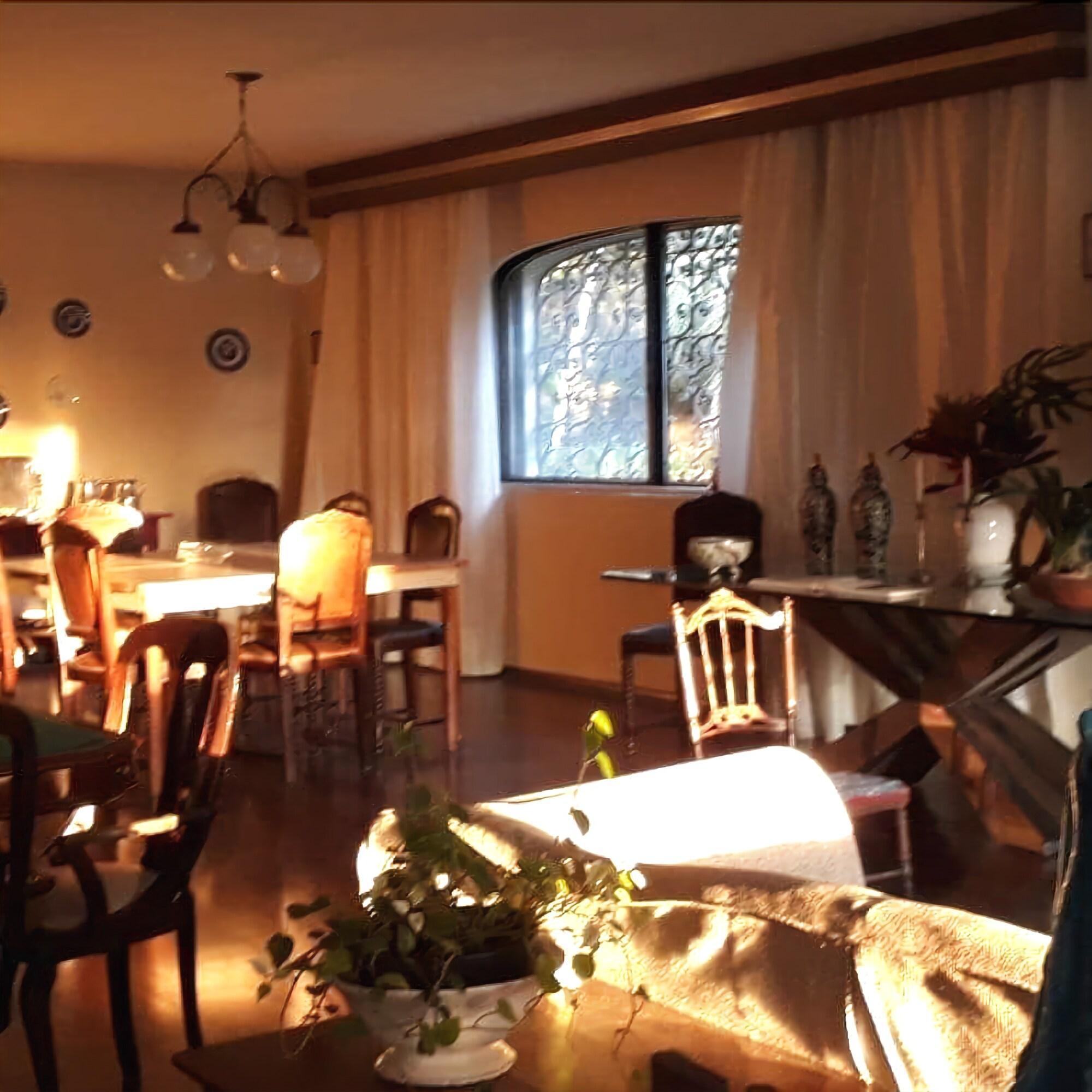 image-housing-carousel