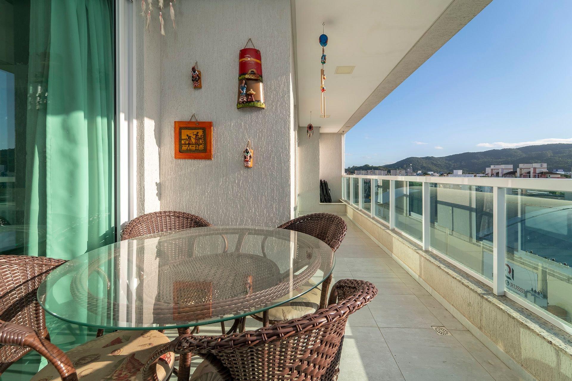 image-housing-carousel