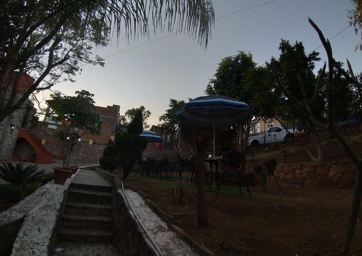 image-housing-carousel