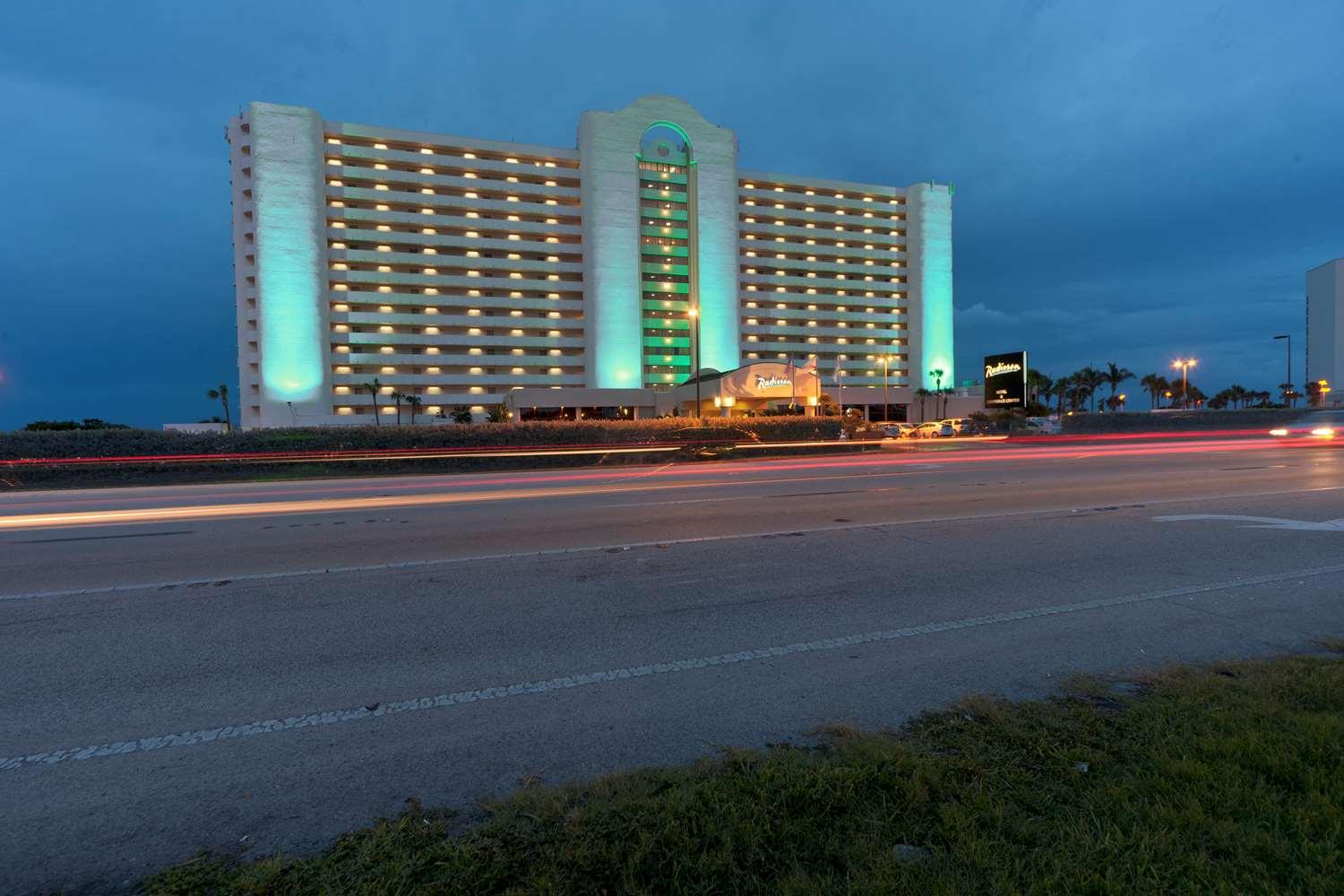 image-housing-carousel