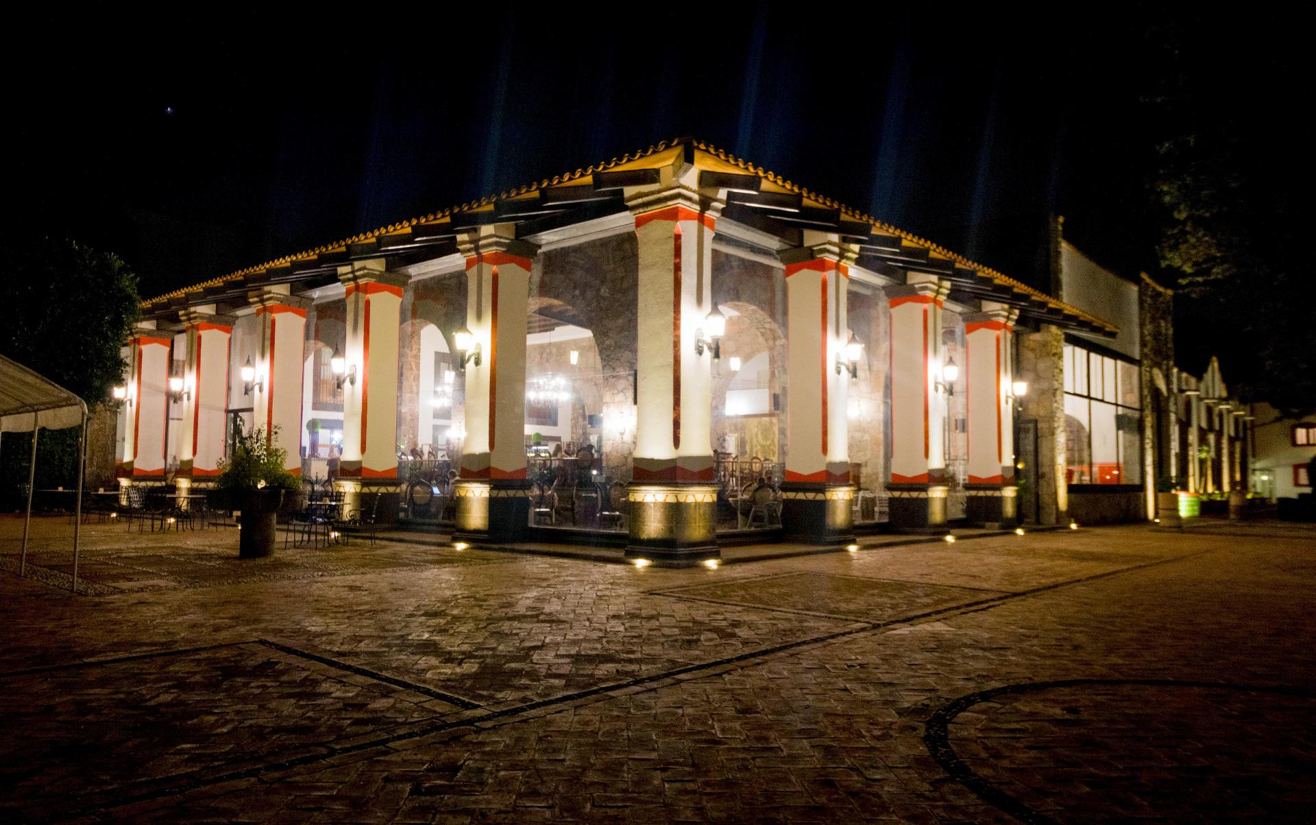 image-housing-carousel