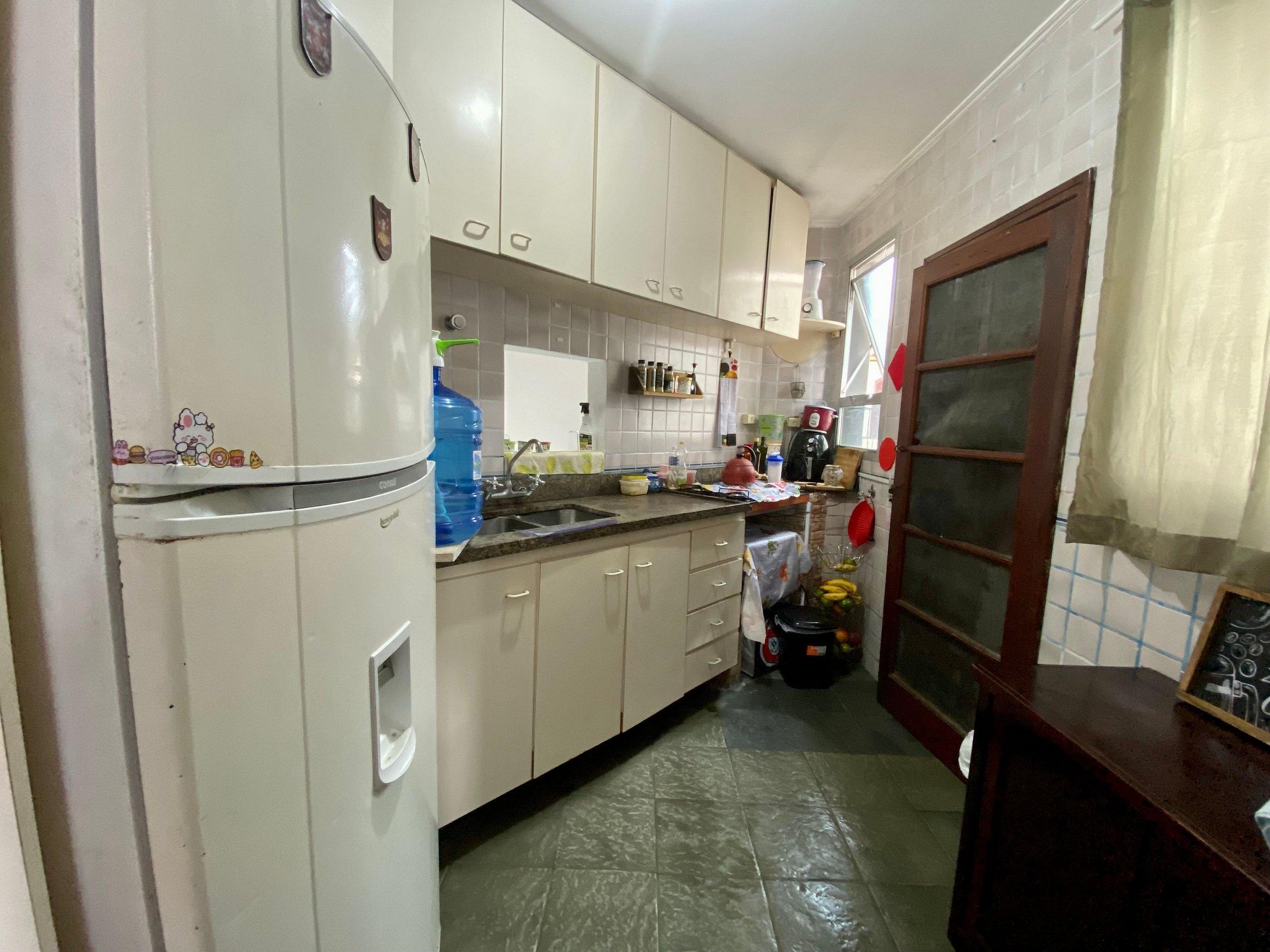 image-housing-carousel
