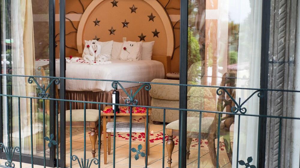 image-housing-carousel