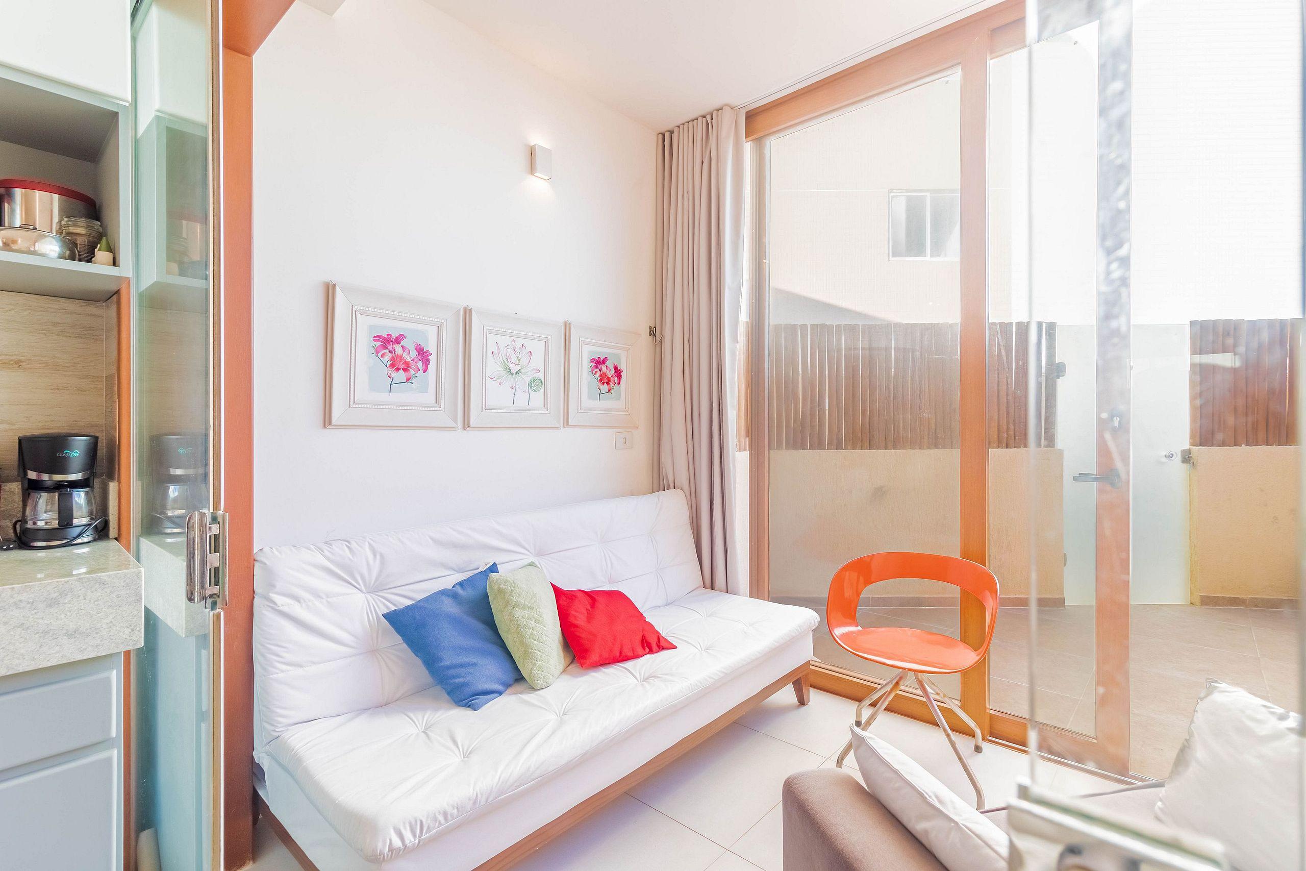 image-housing-carousel