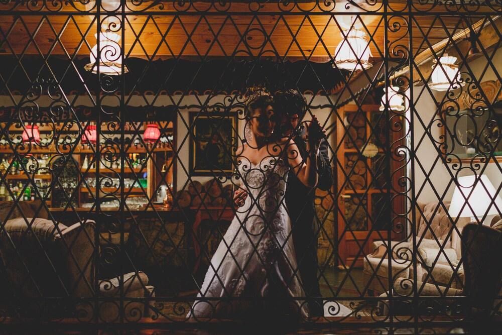 image-housing-carousel