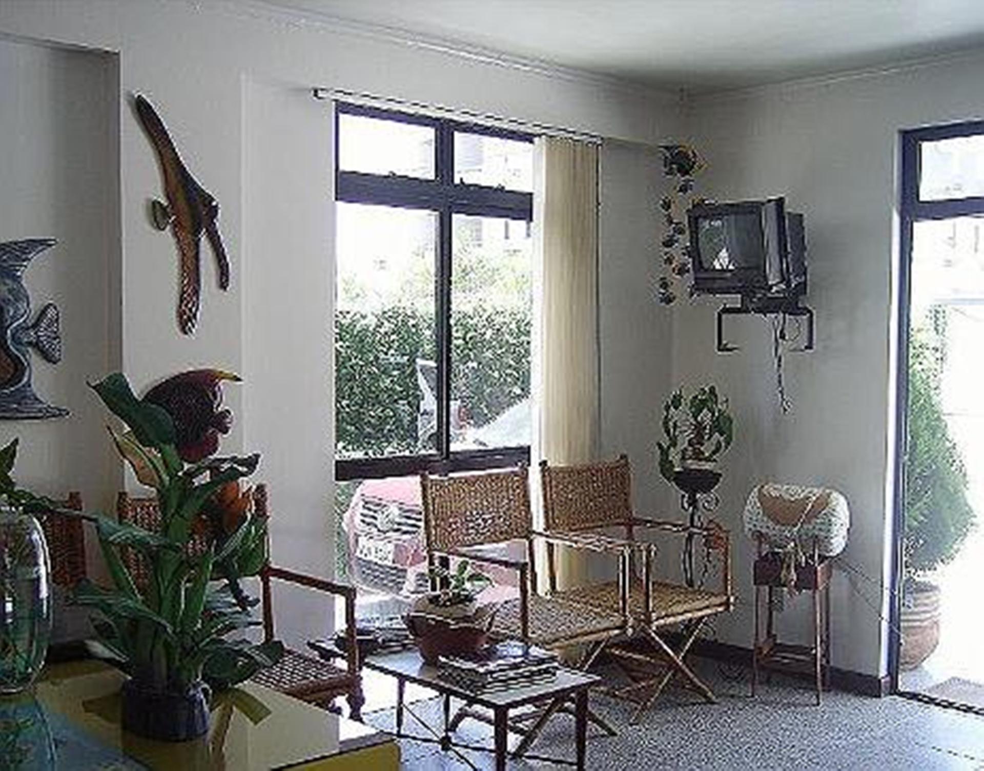 image-housing-carousel