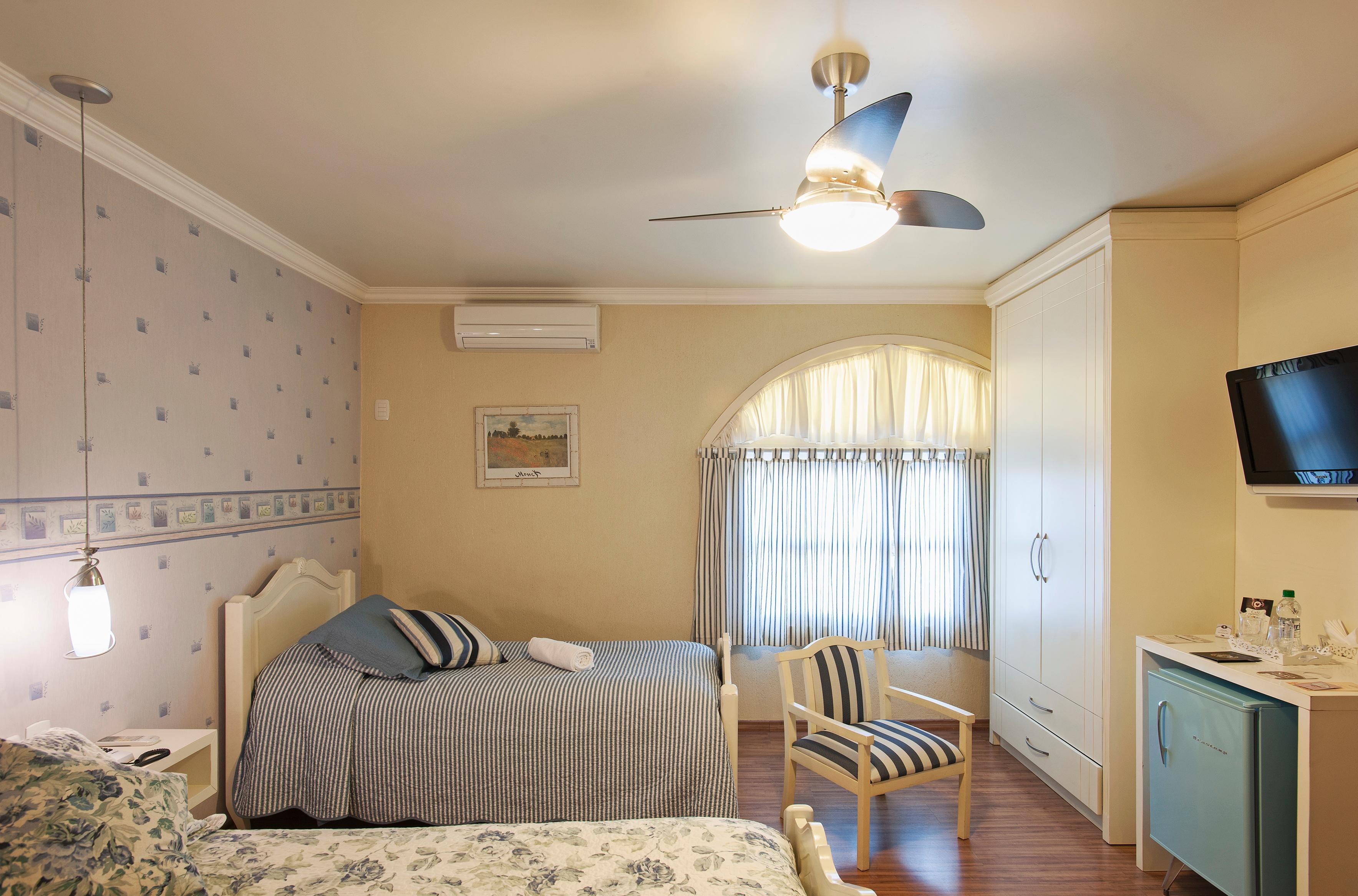 image-housing-carousel