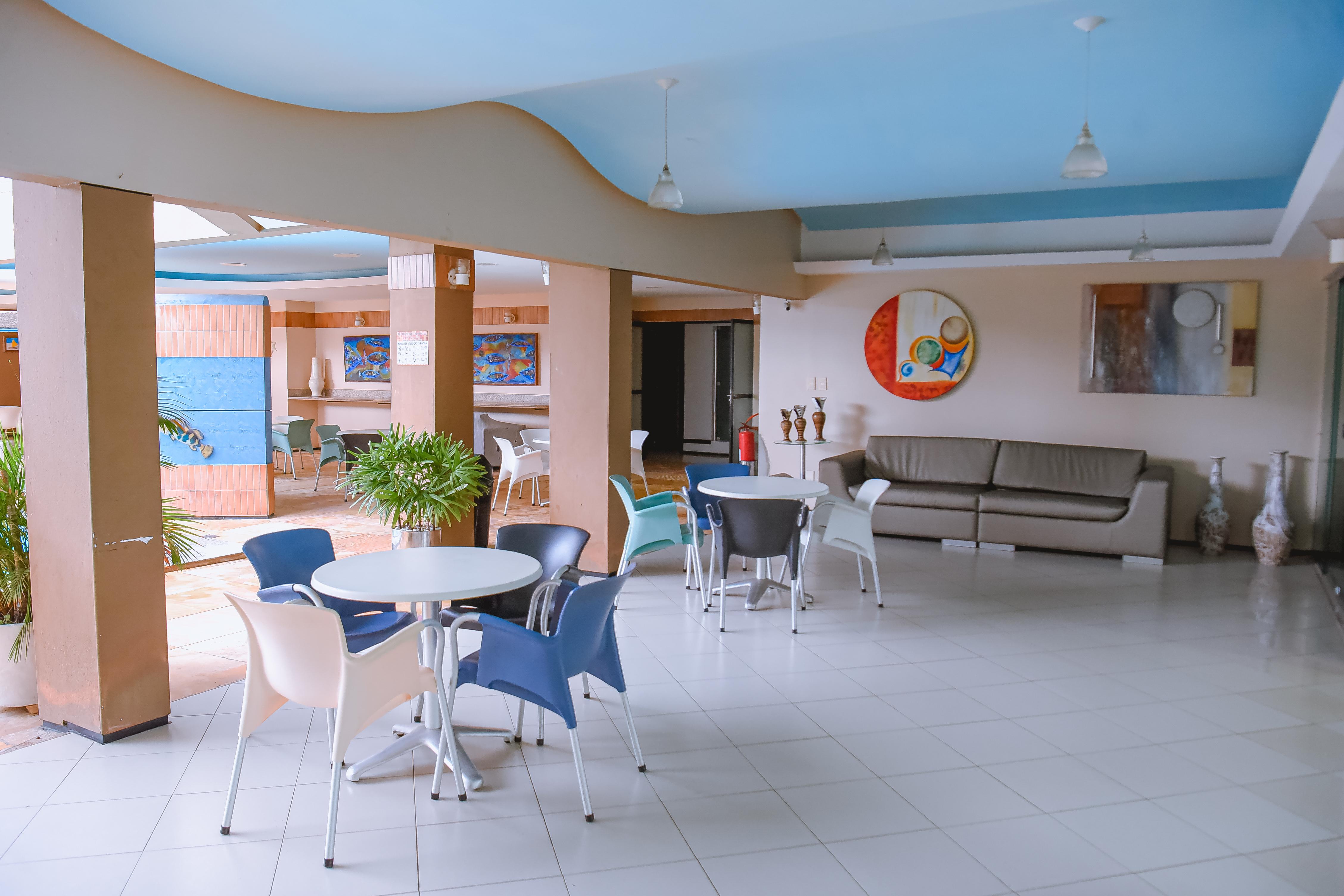 image-housing-carousel