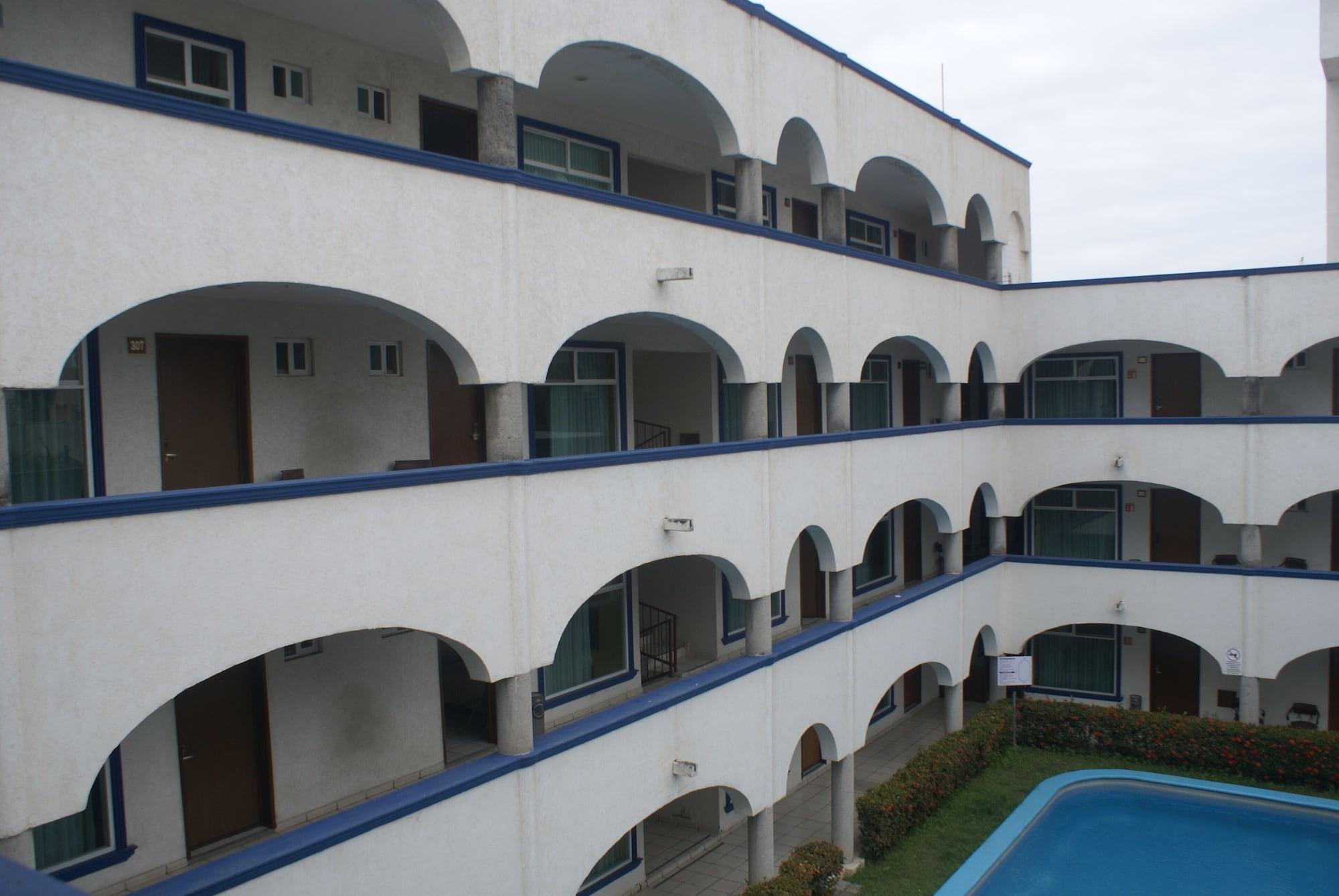 Hotel Arcos Aeropuerto 6