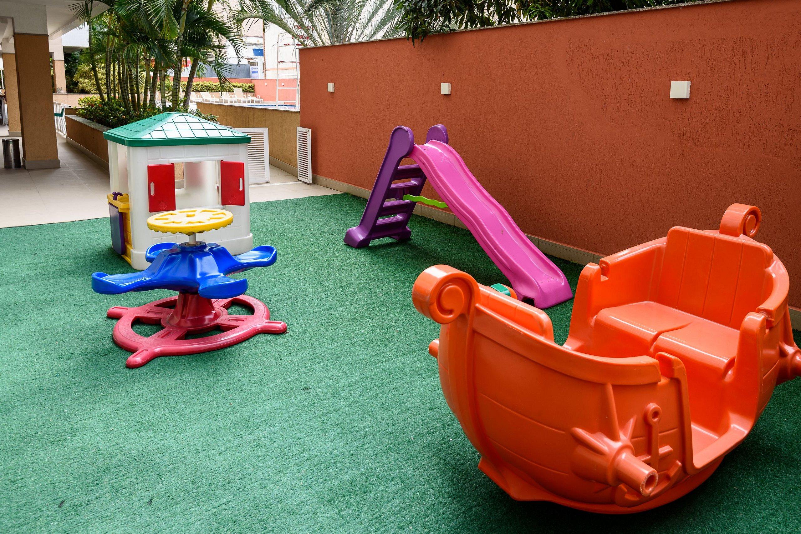 image-housing-carousel