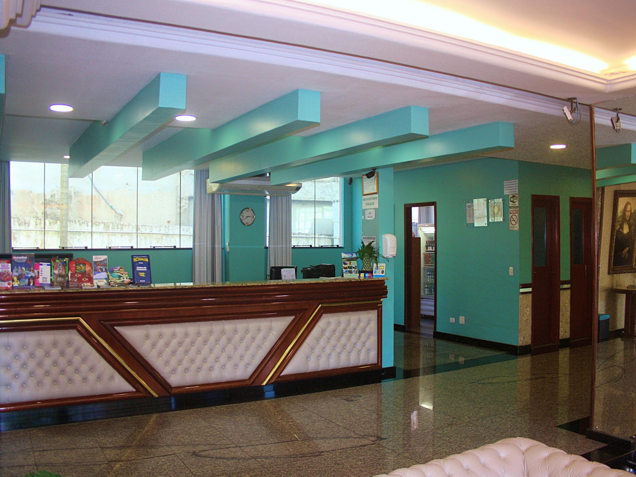 image-housing-carousel