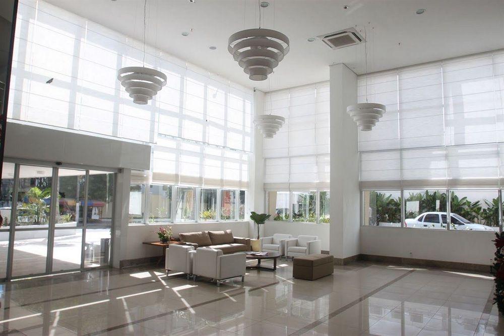 image-housing-carousel
