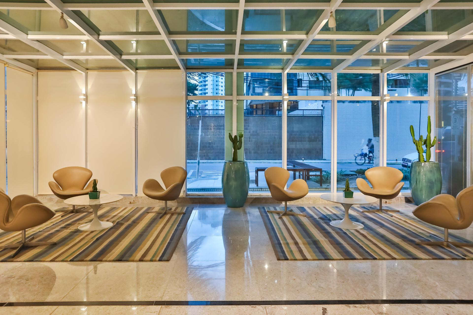 image-housing-carousel