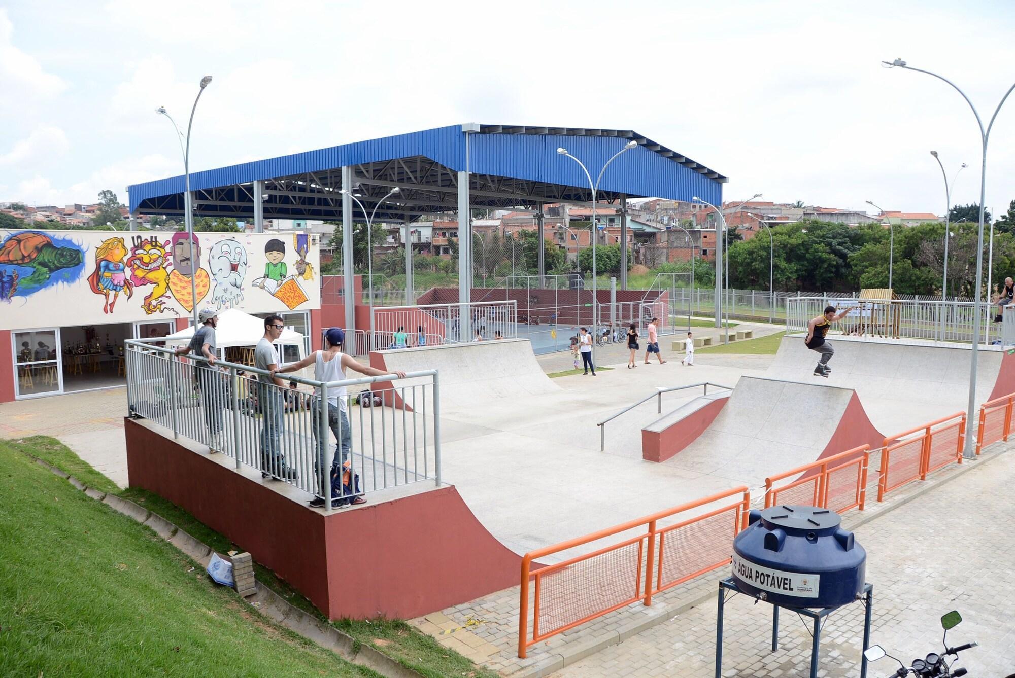 image-housing-carousel