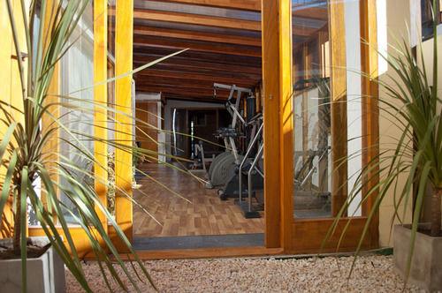 image-housing-carousel