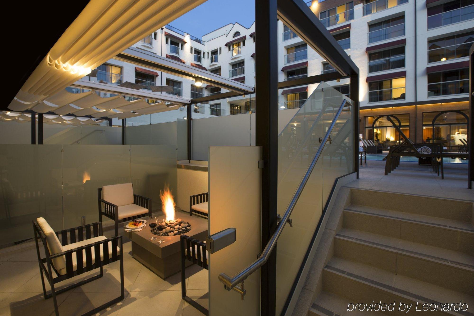 image-housing-carousel