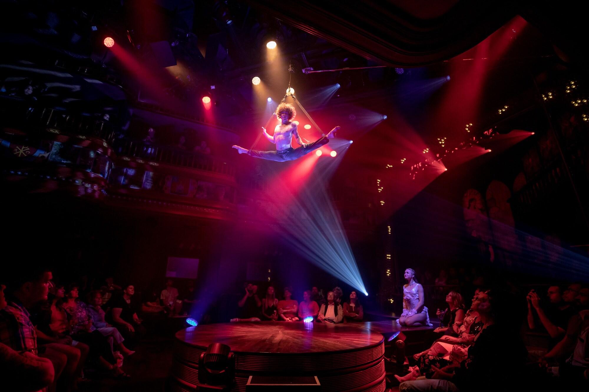 image-housing-carousel