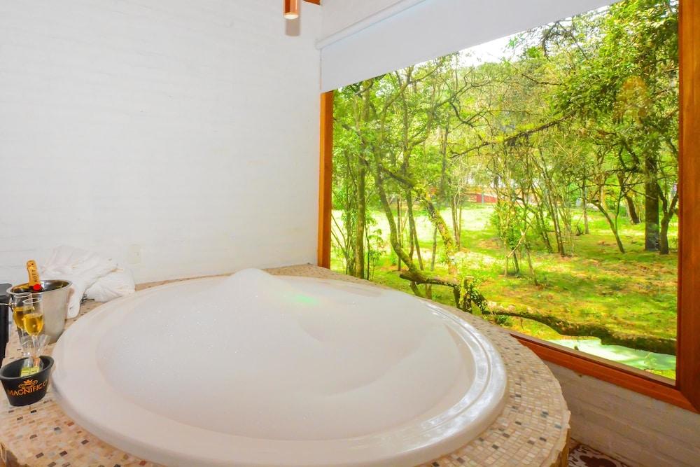 image-housing-carousel