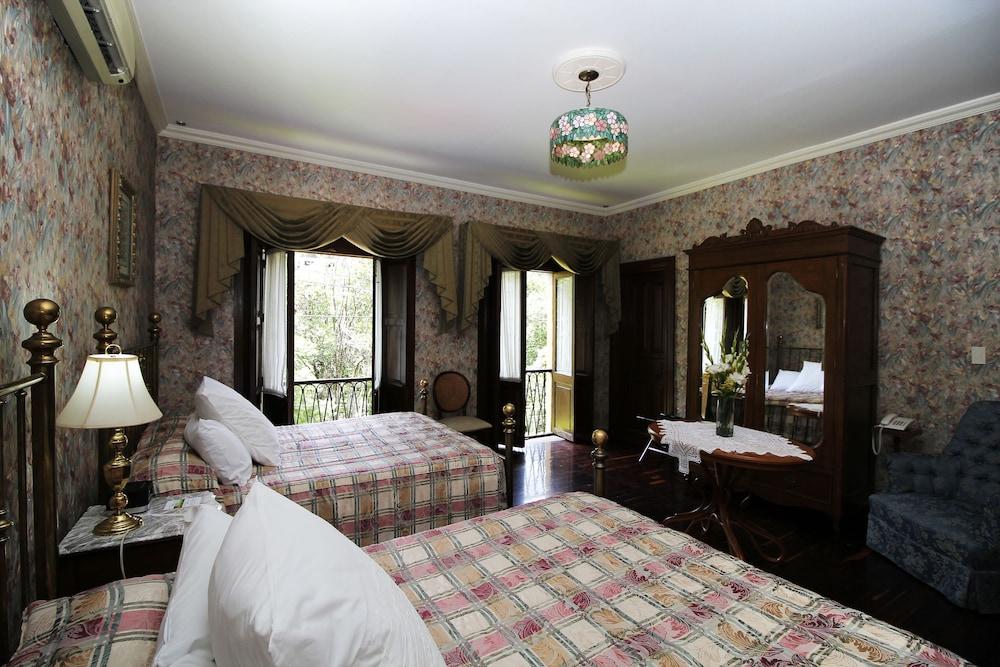 image-housing-carousel