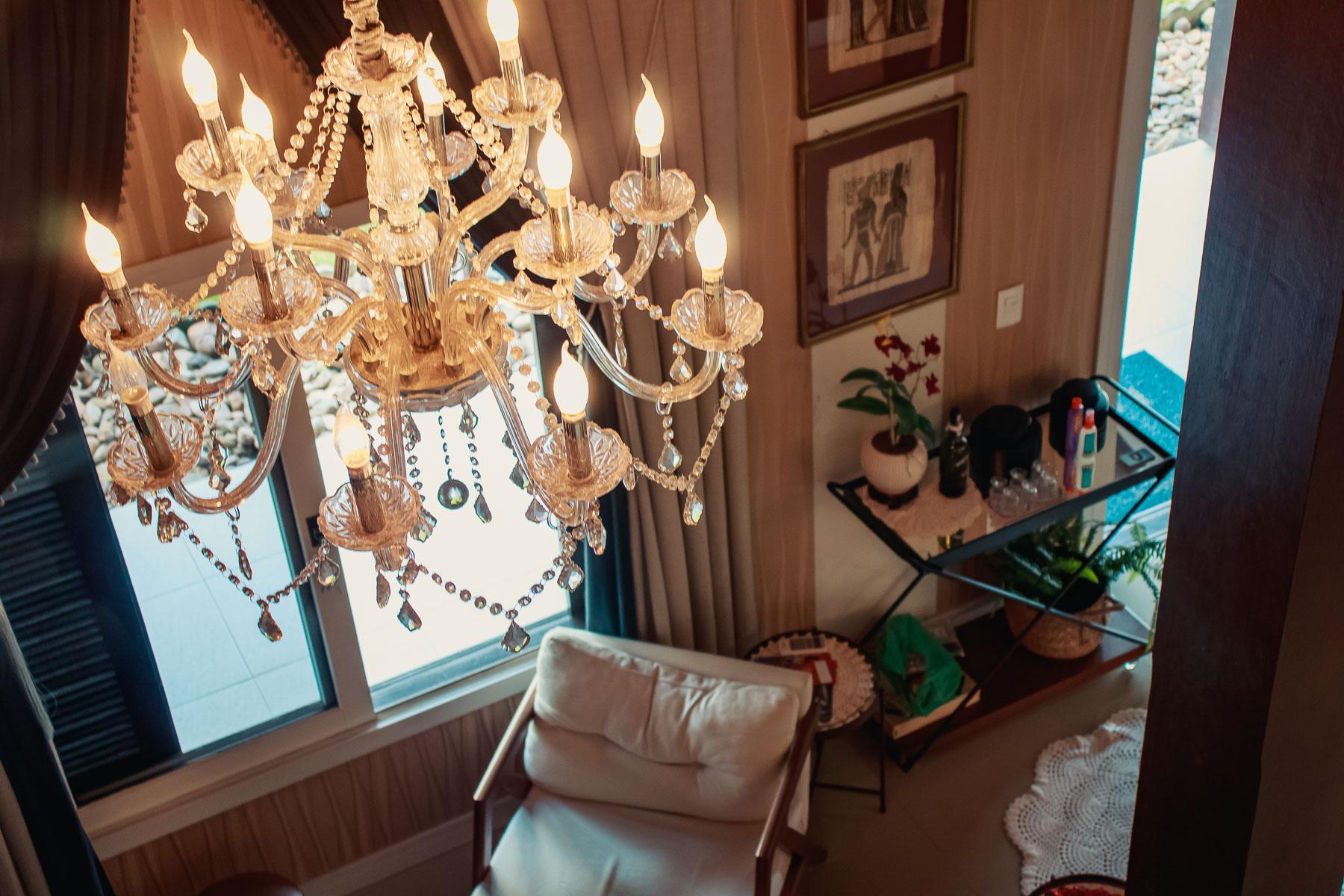 image-housing-carousel