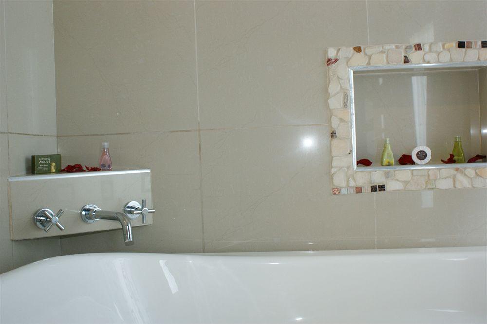 image-housing-carousel
